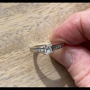 Diamond engagement ring w/papers. Wht gold